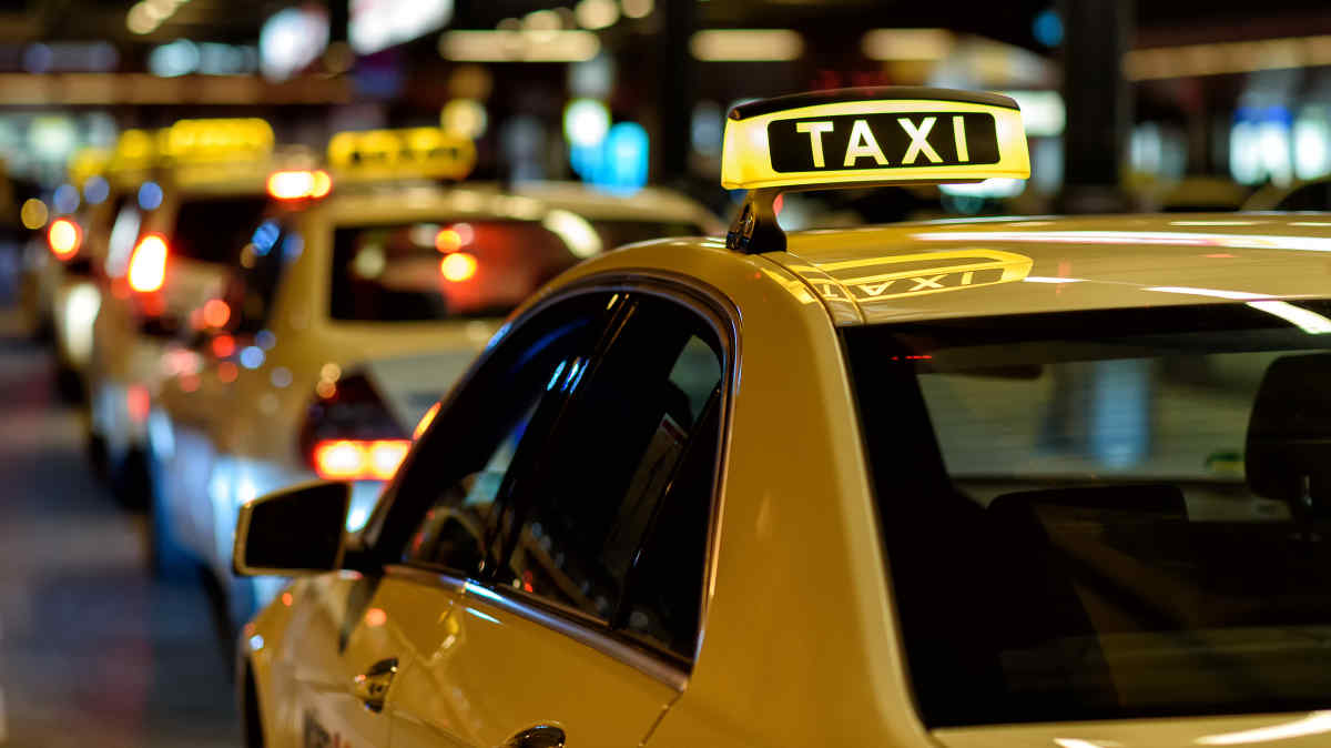 5 Reasons Why Door to Door Taxi Cab Service is a Convenient Solution for Professional Workers