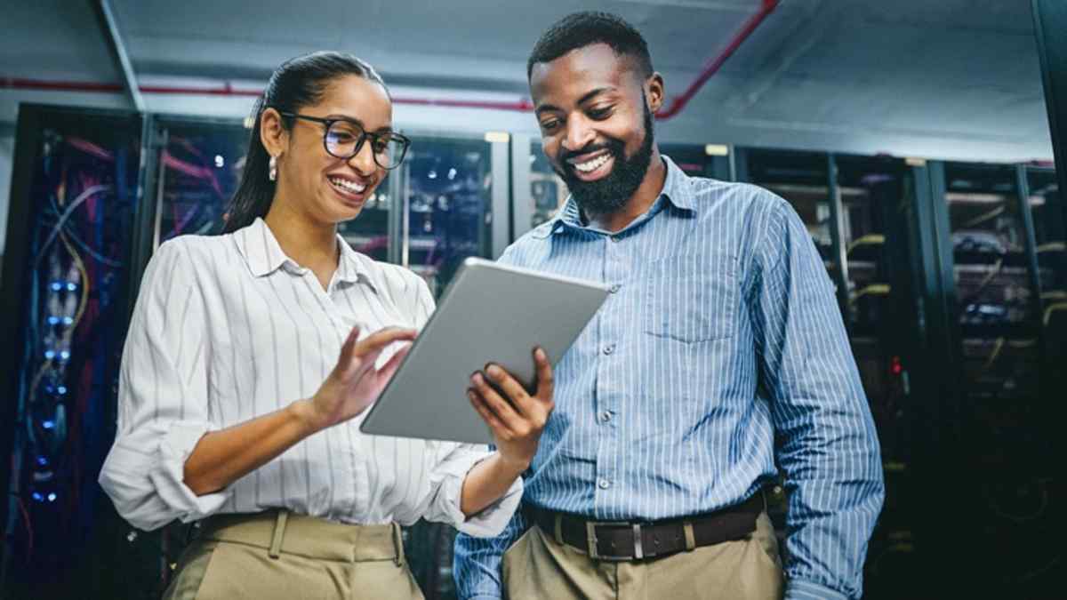 tech-salaries-stayed-strong-through-mid-2022