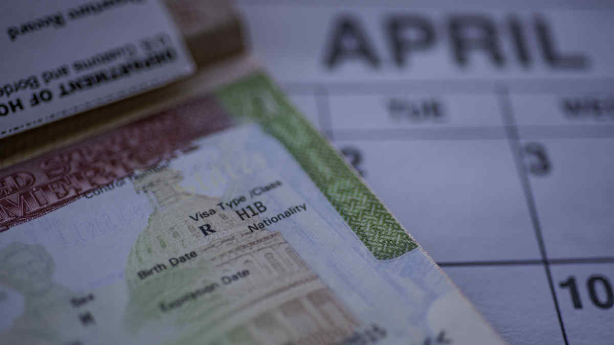 B visa. Виза h2a 2022. Виза Америку h-1b выданная в Стамбуле. США ужесточают визовый режим для Венгрии. США увеличат выдачу временных рабочих виз.