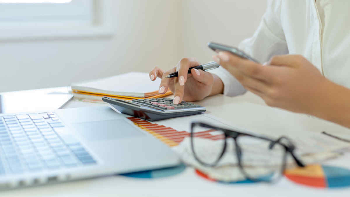 Employers Must Report 2017 And 2018 Eeo 1 Pay Data