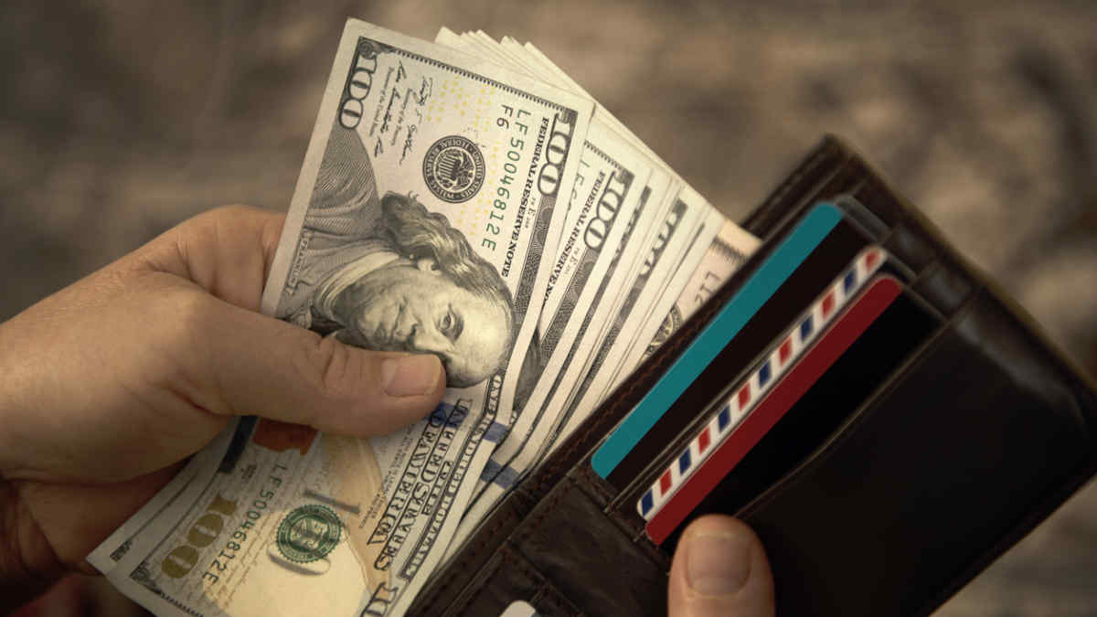 DOL Plans Minimum-Wage Hike for Contractors, Help for Tipped Workers